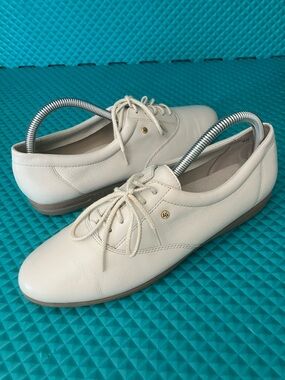 Easy Spirit Women's Almond Motion leather oxford sneakers | 7